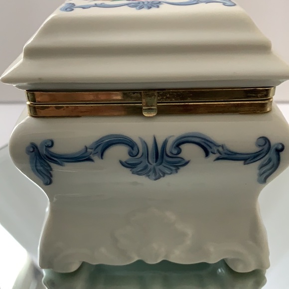Southern Heirloom music box, Elizabeth Arden - Picture 8 of 8